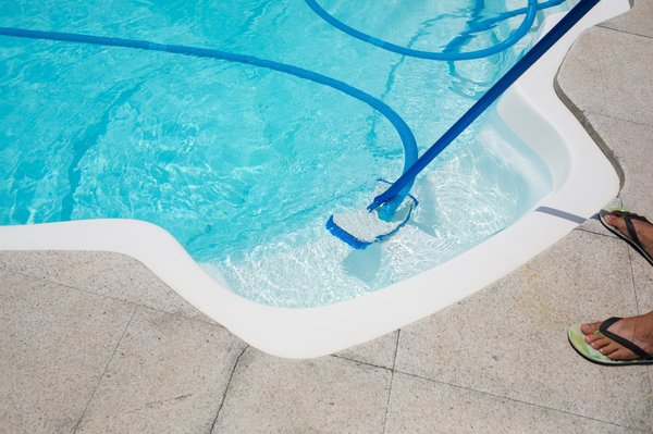 Projecteurs à visser sur le refoulement: lumière led pour piscines